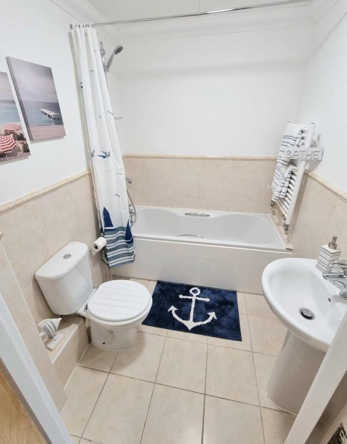 Centrally Located Boscombe Beach Apart With Parking Bournemouth Eksteriør billede